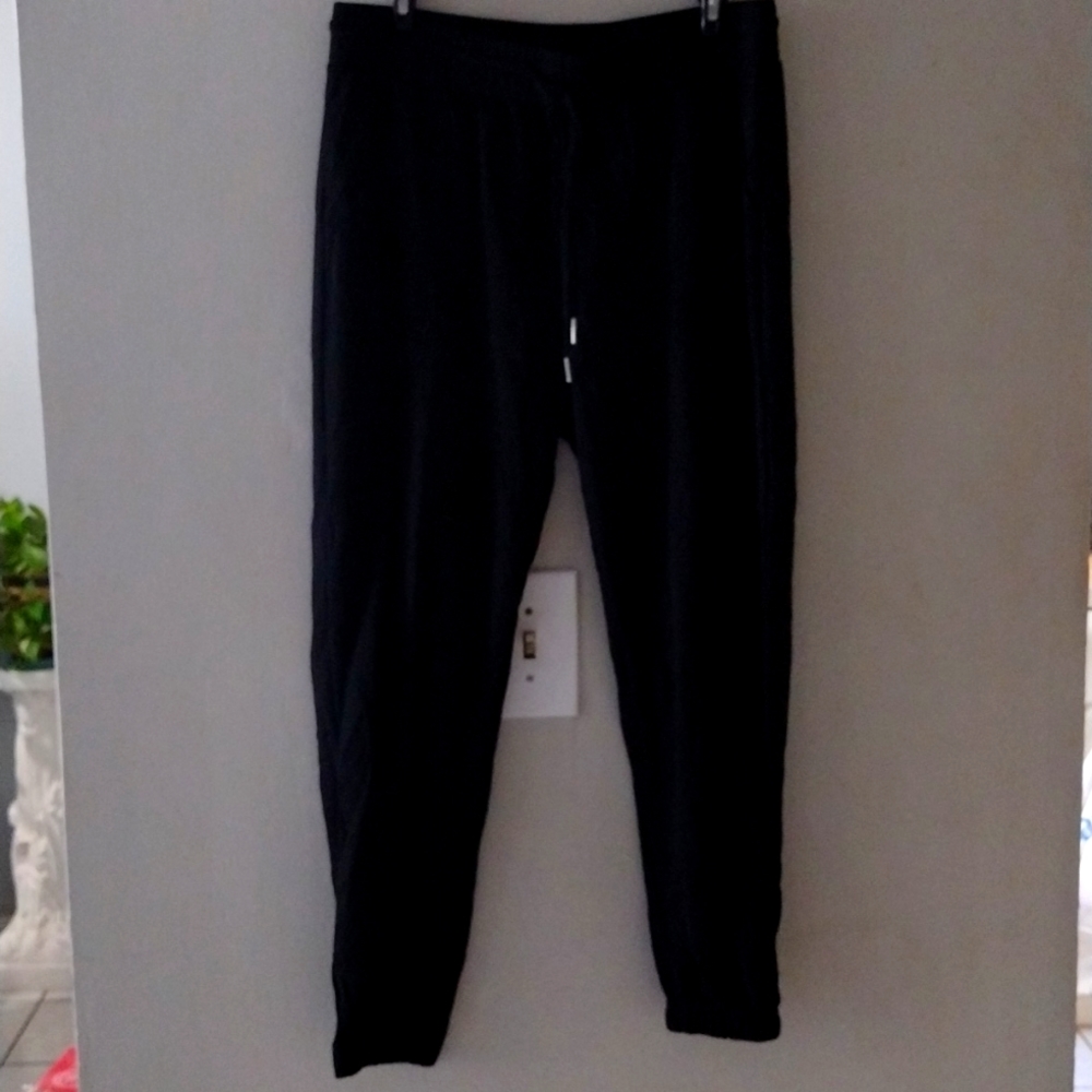 R Sofia jogger pants. Black with elastic at the bottom. Preloved. Size L
